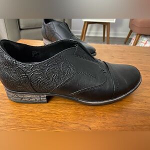 Earth Black Loaders - Size 9